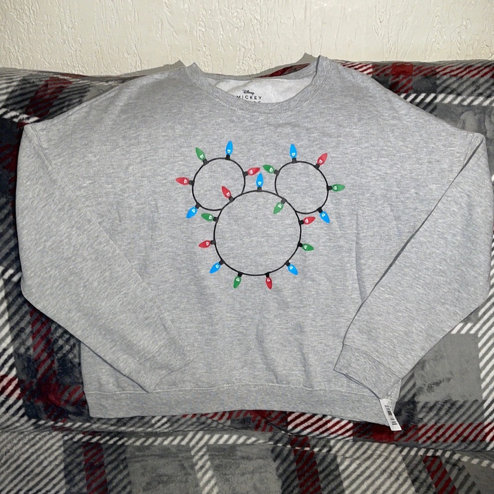 DISNEY MICKEY MOUSE CHRISTMAS LIGHTS GRAY SWEATSHIRT ⭐️ NWT ⭐️